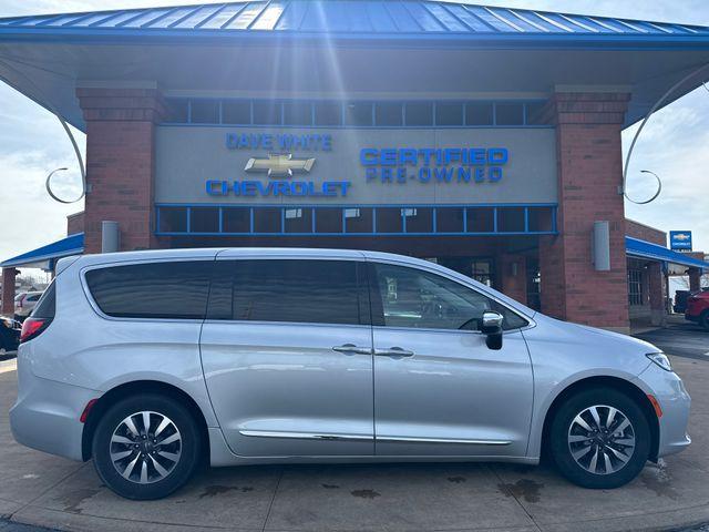 used 2023 Chrysler Pacifica Hybrid car, priced at $30,995