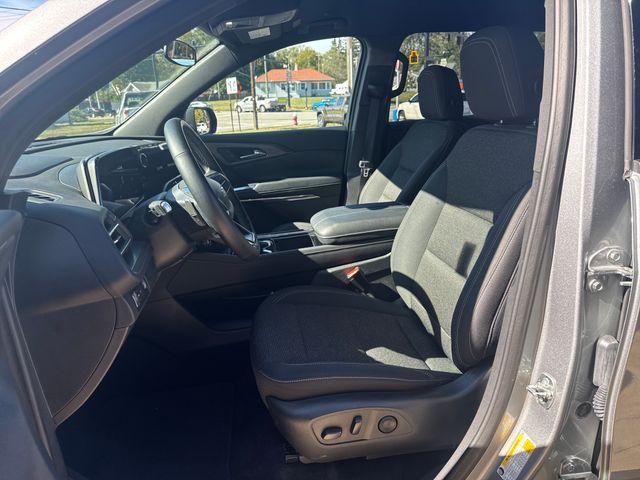 used 2025 Chevrolet Traverse car, priced at $35,749