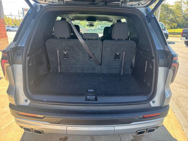 used 2025 Chevrolet Traverse car, priced at $35,749