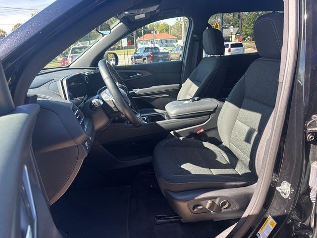 used 2025 Chevrolet Traverse car, priced at $39,995