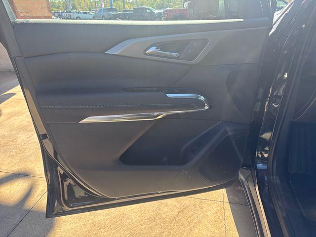 used 2025 Chevrolet Traverse car, priced at $39,995