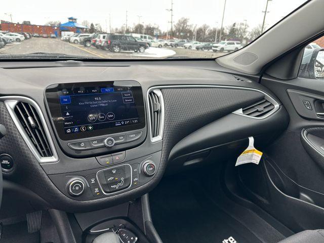 new 2025 Chevrolet Malibu car, priced at $27,636