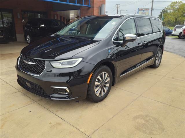 used 2022 Chrysler Pacifica Hybrid car, priced at $29,840