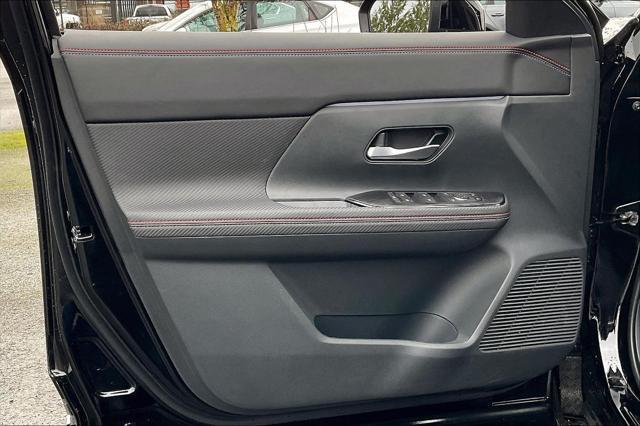 new 2025 Nissan Kicks car, priced at $29,359