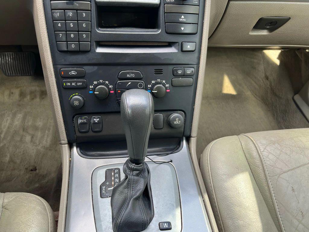 used 2006 Volvo XC90 car, priced at $2,299