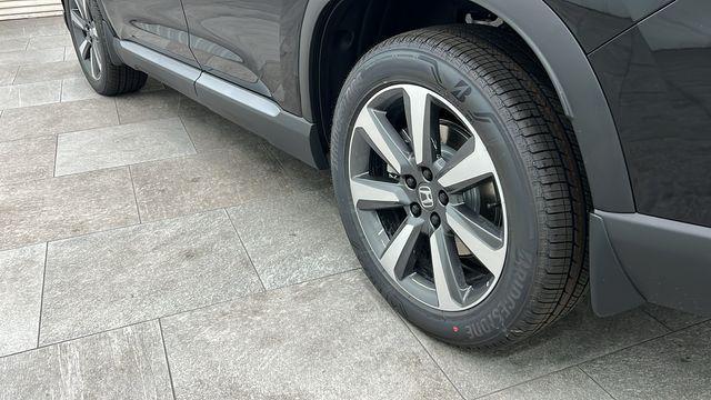 new 2025 Honda Pilot car, priced at $54,530