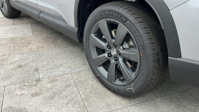 new 2025 Honda Pilot car, priced at $43,750
