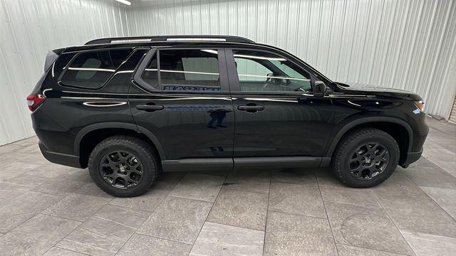 new 2025 Honda Pilot car, priced at $51,330