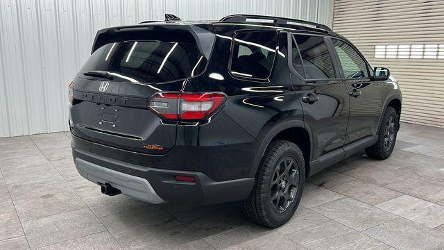 new 2025 Honda Pilot car, priced at $51,330