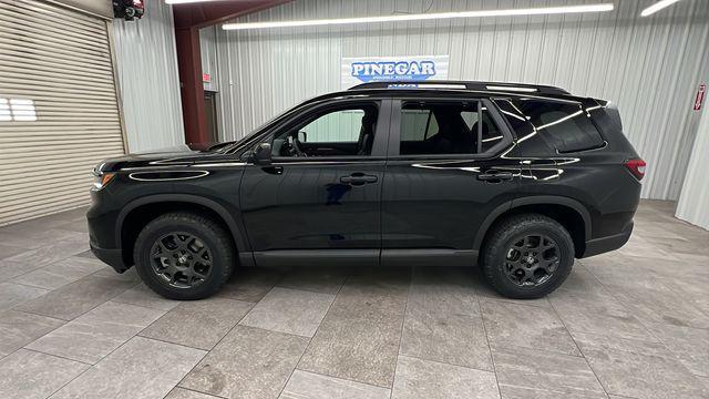 new 2025 Honda Pilot car, priced at $51,330