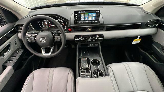 new 2025 Honda Pilot car, priced at $44,950