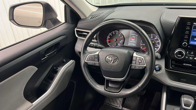 used 2022 Toyota Highlander car, priced at $32,950