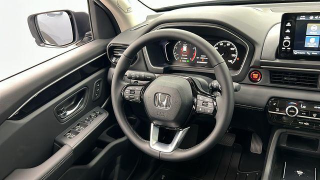 new 2025 Honda Pilot car, priced at $49,405