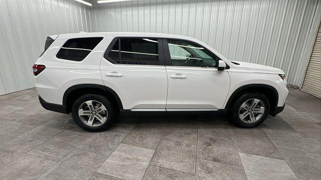 new 2025 Honda Pilot car, priced at $45,450
