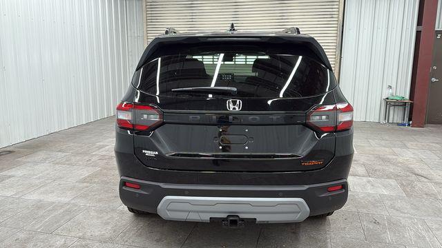 new 2025 Honda Pilot car, priced at $50,895