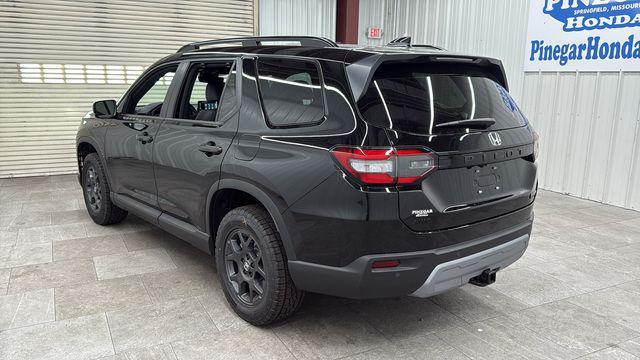 new 2025 Honda Pilot car, priced at $50,895