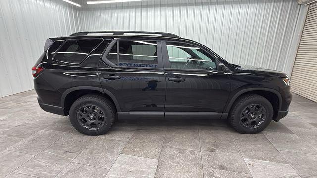 new 2025 Honda Pilot car, priced at $50,895
