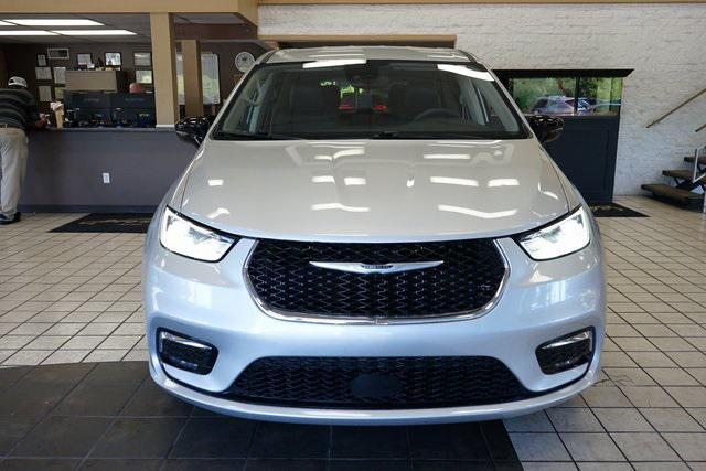 used 2024 Chrysler Pacifica car, priced at $30,033