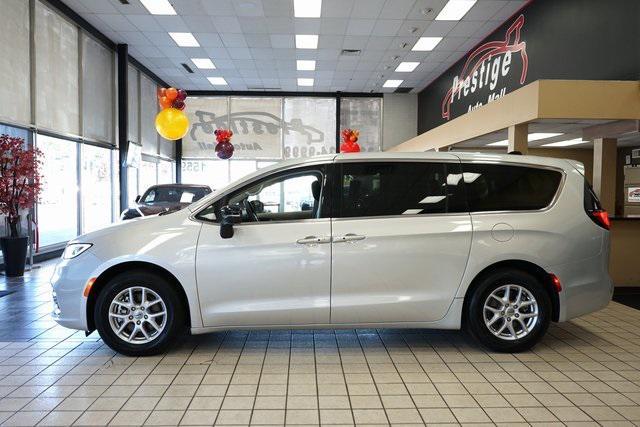 used 2024 Chrysler Pacifica car, priced at $30,033