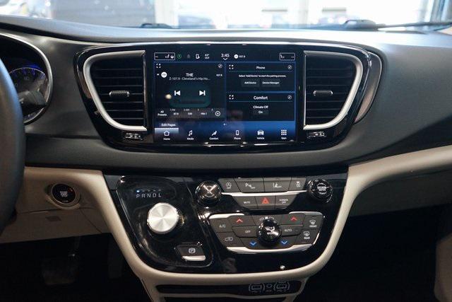 used 2024 Chrysler Pacifica car, priced at $30,033