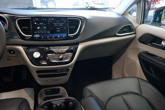 used 2024 Chrysler Pacifica car, priced at $30,033