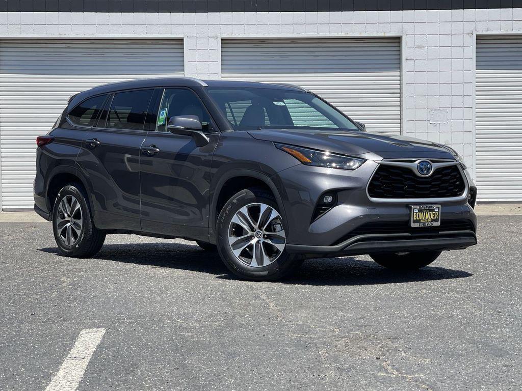 used 2022 Toyota Highlander Hybrid car, priced at $40,888