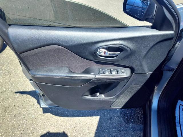 used 2015 Jeep Cherokee car, priced at $9,999