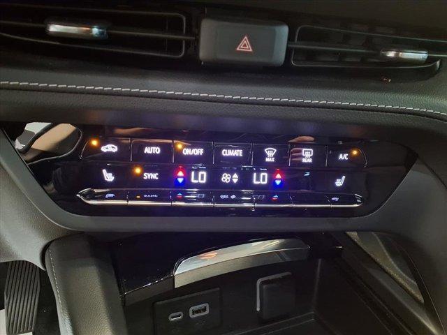 used 2023 Buick Envision car, priced at $27,900
