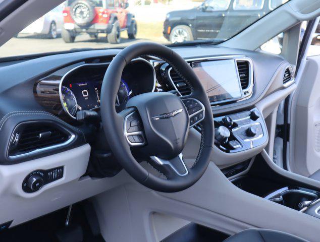 new 2024 Chrysler Pacifica car, priced at $51,125