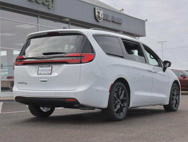new 2024 Chrysler Pacifica car, priced at $48,175