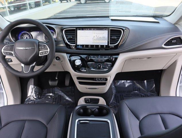 new 2024 Chrysler Pacifica car, priced at $48,640