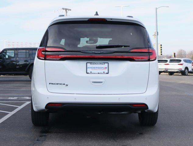 new 2024 Chrysler Pacifica car, priced at $48,490