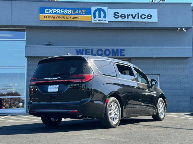 new 2025 Chrysler Pacifica car, priced at $42,946