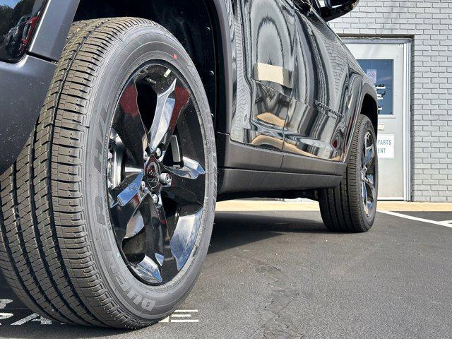 new 2025 Jeep Grand Cherokee car, priced at $46,518