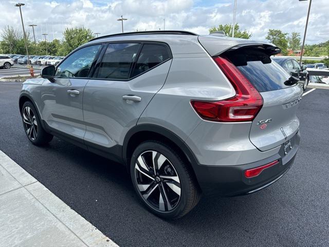 new 2025 Volvo XC40 car, priced at $48,040