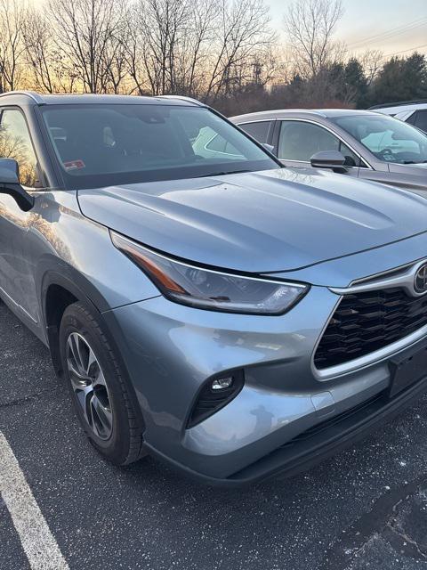 used 2021 Toyota Highlander car, priced at $34,900