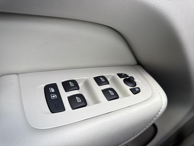 new 2025 Volvo XC60 car, priced at $59,295