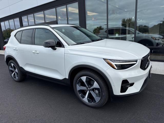 new 2025 Volvo XC40 car, priced at $47,073