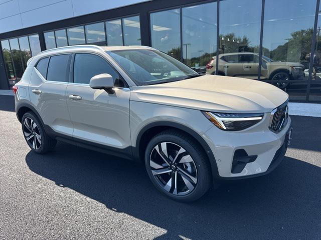 new 2025 Volvo XC40 car, priced at $48,040