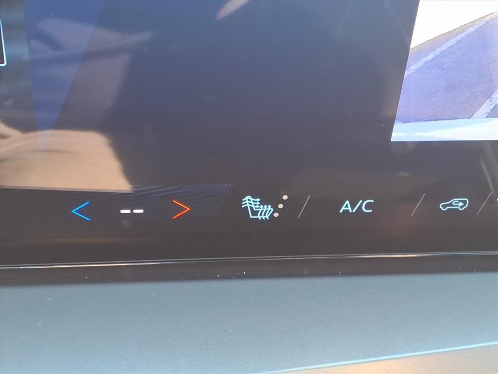 used 2025 Chevrolet Traverse car, priced at $37,681