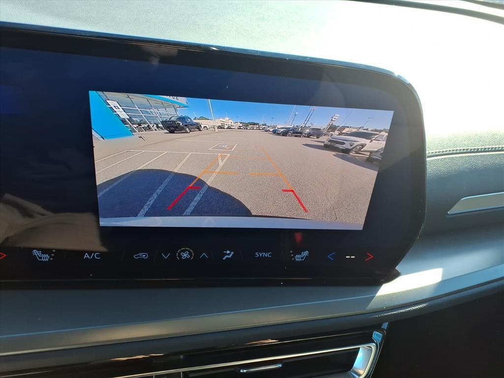 used 2025 Chevrolet Traverse car, priced at $37,681