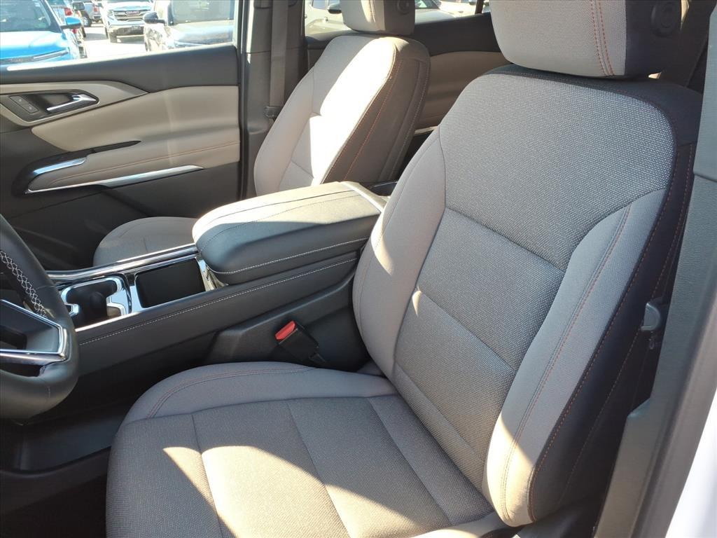 used 2025 Chevrolet Traverse car, priced at $37,681