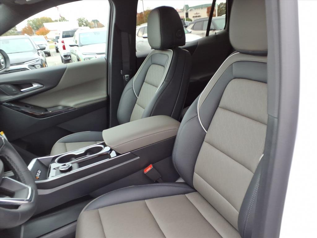 new 2026 Chevrolet Equinox car, priced at $32,153