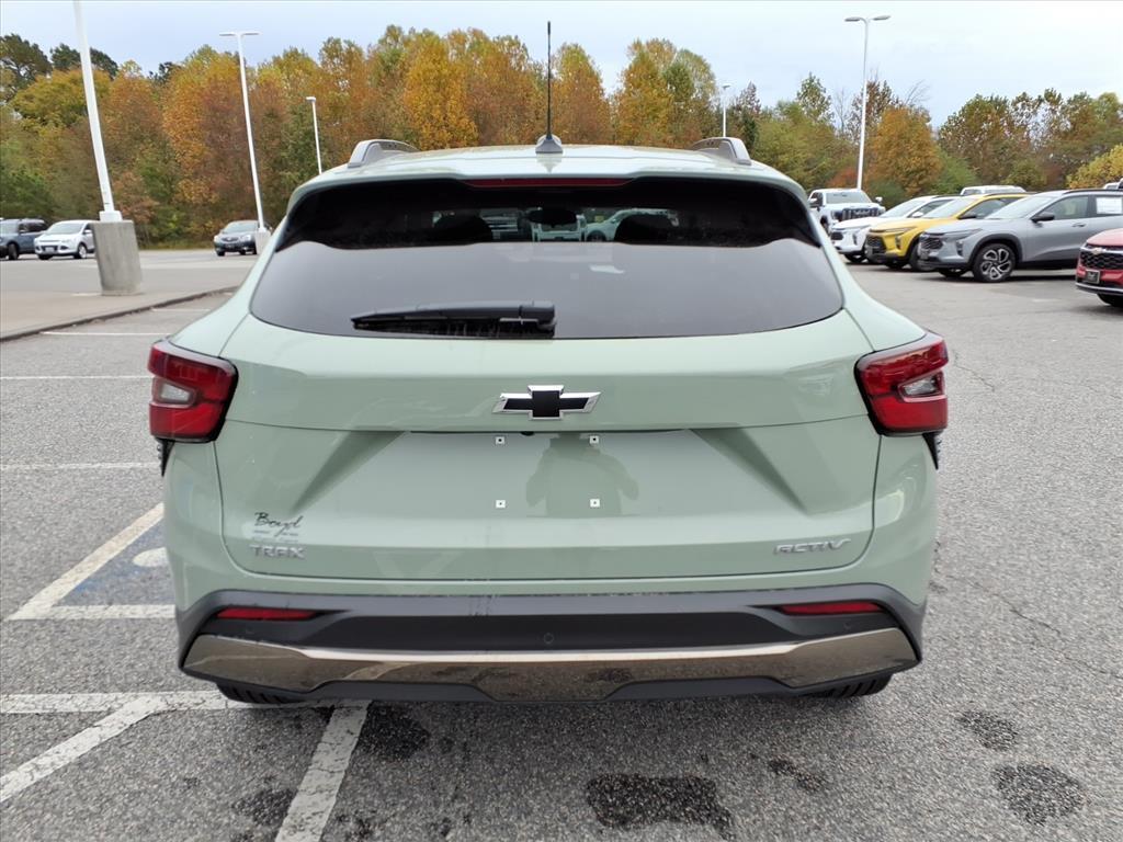 new 2025 Chevrolet Trax car, priced at $25,900