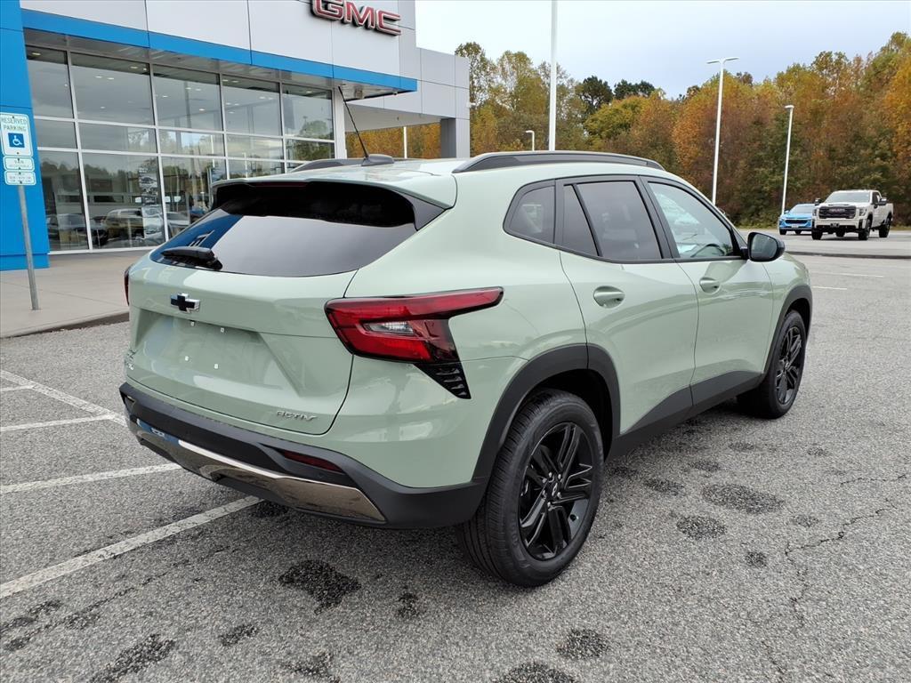 new 2025 Chevrolet Trax car, priced at $25,900