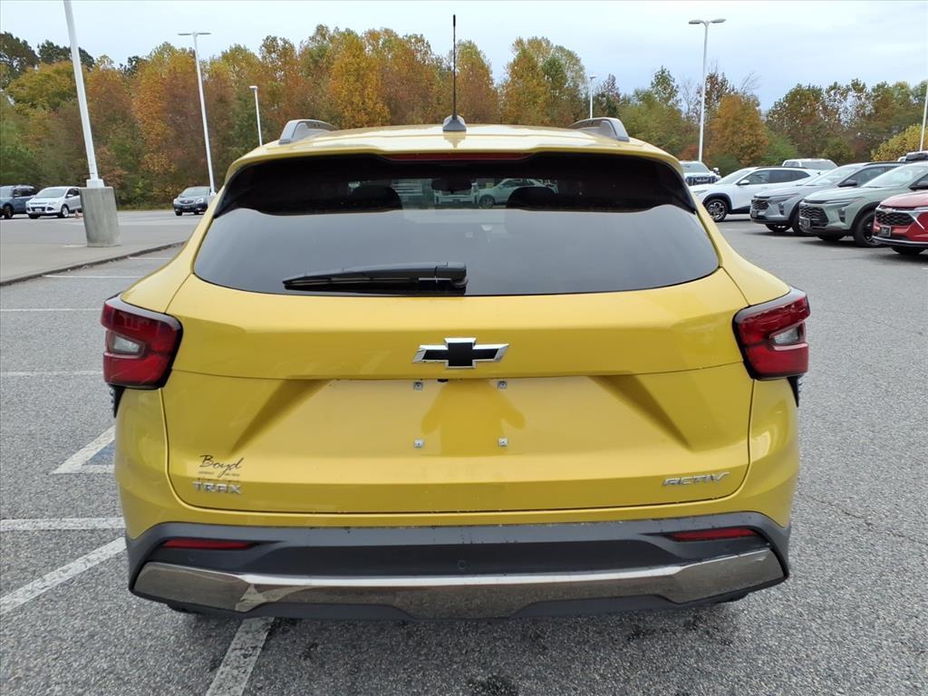 new 2025 Chevrolet Trax car, priced at $24,900