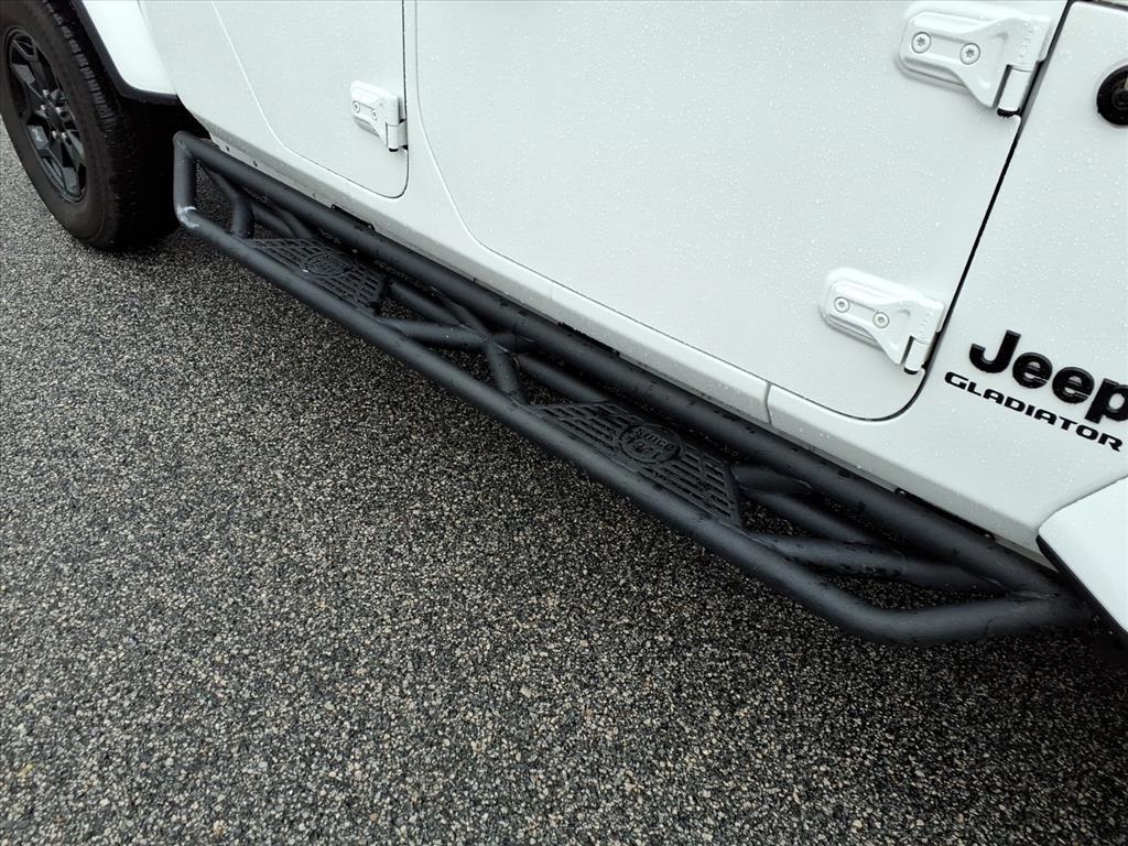 used 2022 Jeep Gladiator car, priced at $28,582