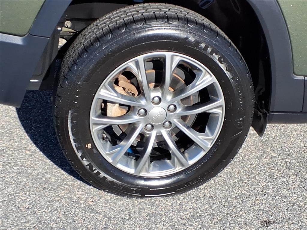 used 2019 Jeep Cherokee car, priced at $14,882