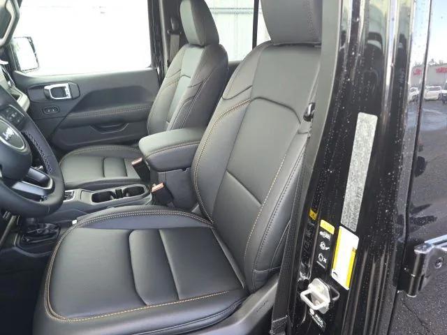 new 2025 Jeep Gladiator car, priced at $45,980