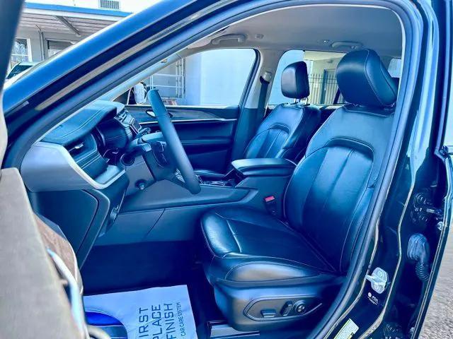 used 2023 Jeep Grand Cherokee car, priced at $33,301